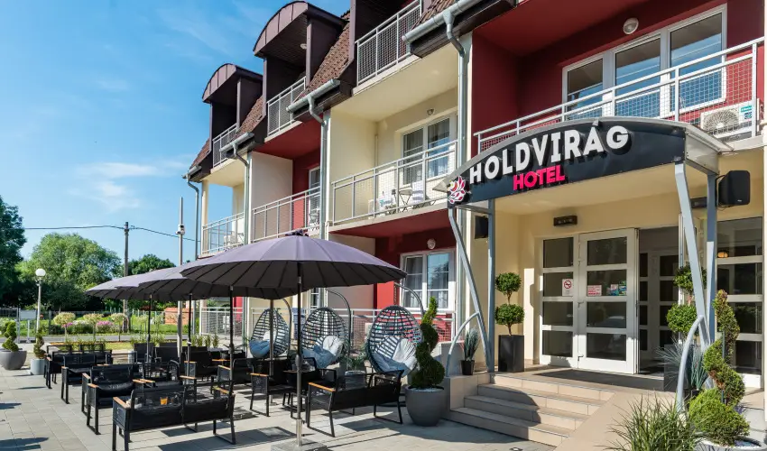 Holdvirg Hotel Srvr - Augusztus 20.