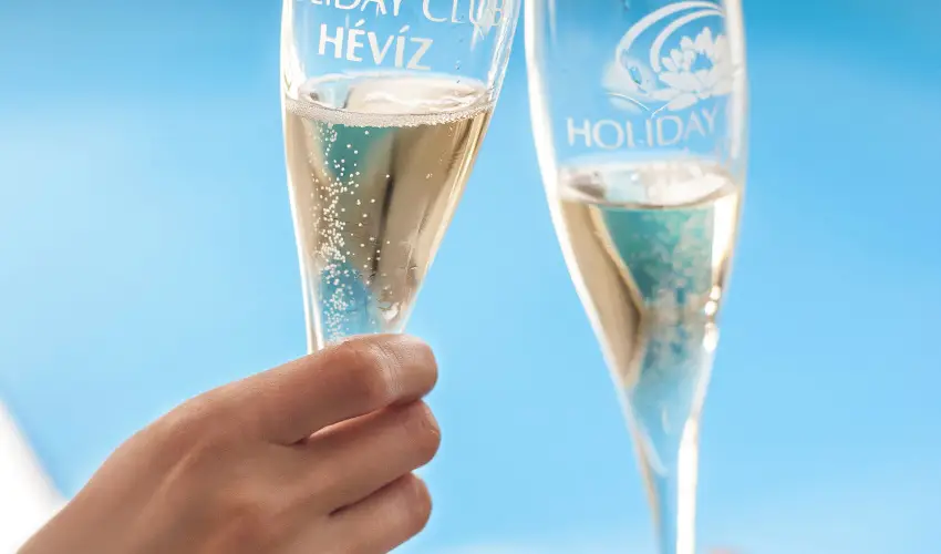 Holiday Club Apartman Hotel H�v�z H�v�z - Augusztus 20. (min. 2 �j)