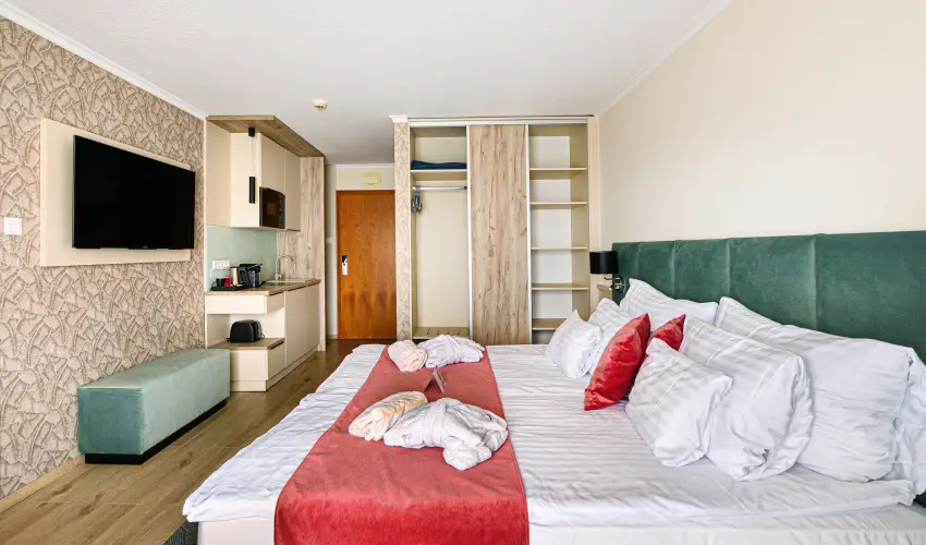 Holiday Club Apartman Hotel H�v�z H�v�z - Augusztus 20. (min. 2 �j)