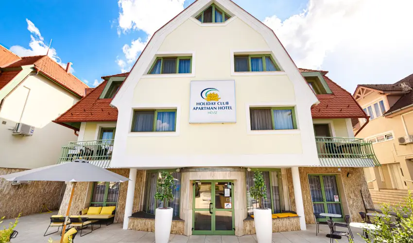 Holiday Club Apartman Hotel H�v�z H�v�z - Augusztus 20. (min. 2 �j)