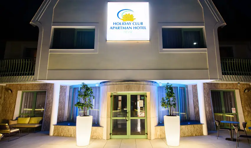 Holiday Club Apartman Hotel H�v�z H�v�z - Augusztus 20. (min. 2 �j)