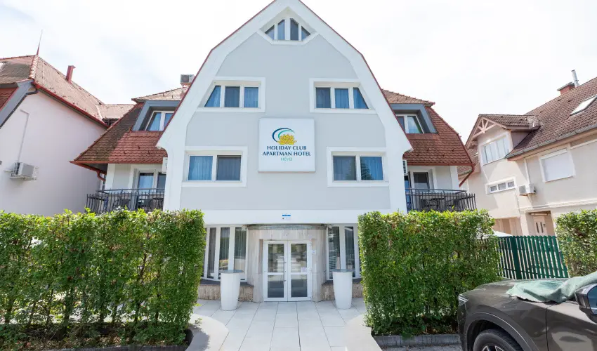 Holiday Club Apartman Hotel H�v�z H�v�z - Augusztus 20. (min. 2 �j)