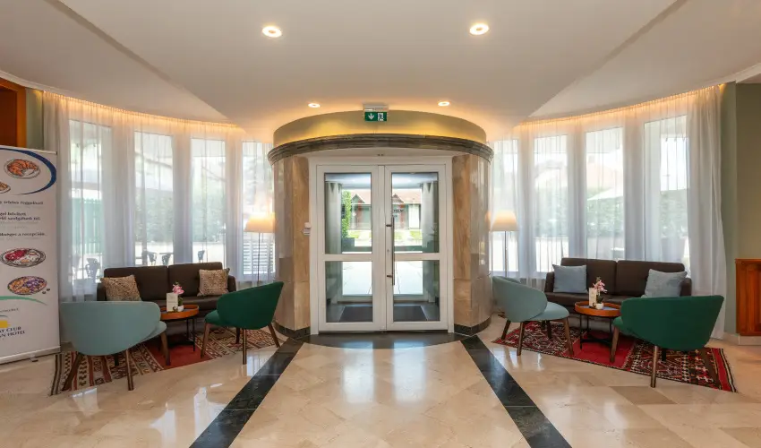 Holiday Club Apartman Hotel H�v�z H�v�z - Augusztus 20. (min. 2 �j)