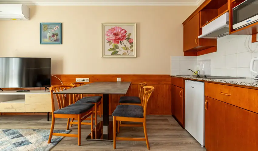 Holiday Club Apartman Hotel H�v�z H�v�z - Augusztus 20. (min. 2 �j)
