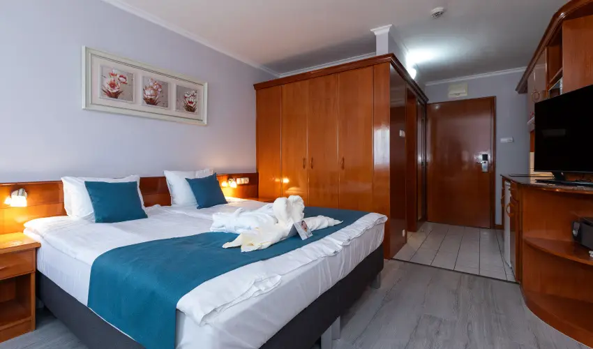 Holiday Club Apartman Hotel H�v�z H�v�z - Augusztus 20. (min. 2 �j)