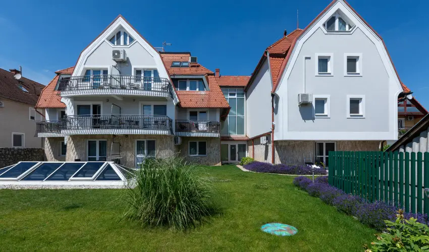 Holiday Club Apartman Hotel H�v�z H�v�z - Augusztus 20. (min. 2 �j)