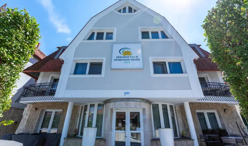 Holiday Club Apartman Hotel H�v�z H�v�z - Augusztus 20. (min. 2 �j)