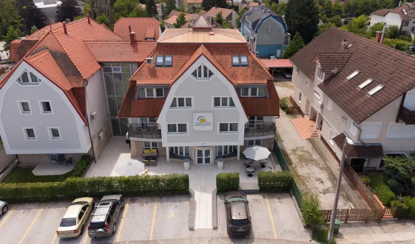 Holiday Club Apartman Hotel H�v�z H�v�z - Augusztus 20. (min. 2 �j)