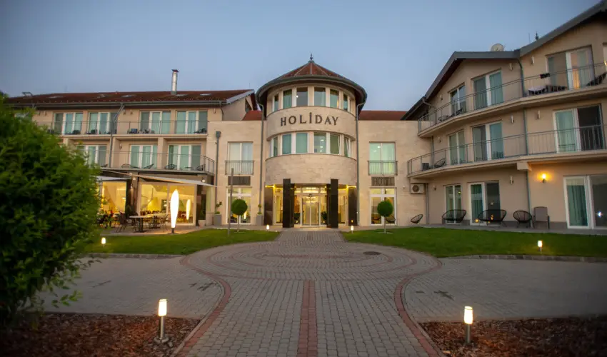 Holiday Resorts Balatonszrsz - Augusztus 20. (min. 2 j)