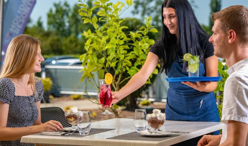 Holiday Resorts Balatonszrsz - Augusztus 20. (min. 2 j)