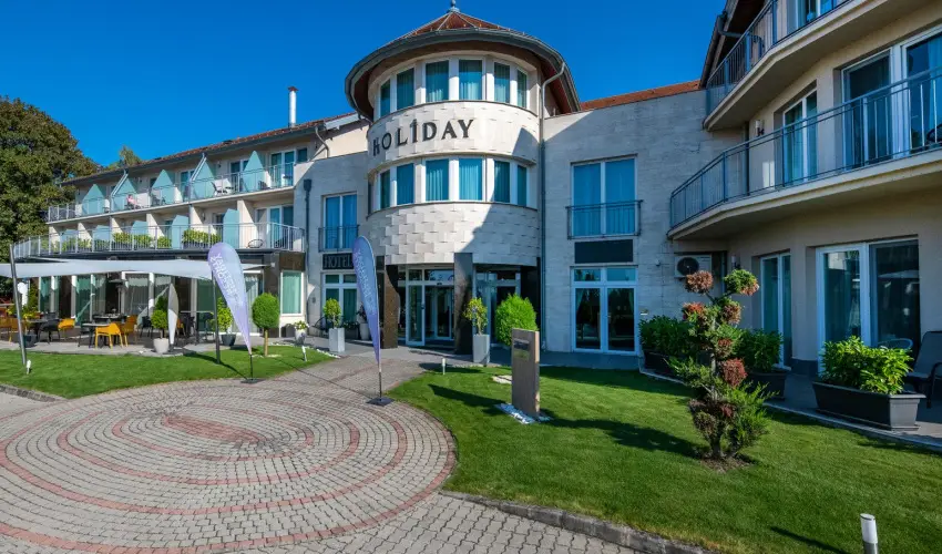 Holiday Resorts Balatonszrsz - Augusztus 20. (min. 2 j)