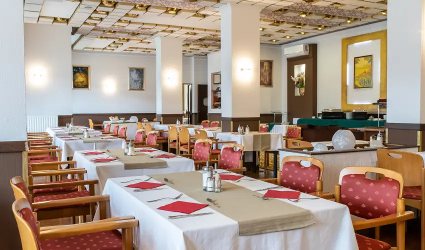 Hotel rpd Tatabnya - Augusztus 20.