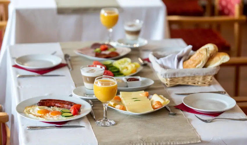 Hotel rpd Tatabnya - Augusztus 20.