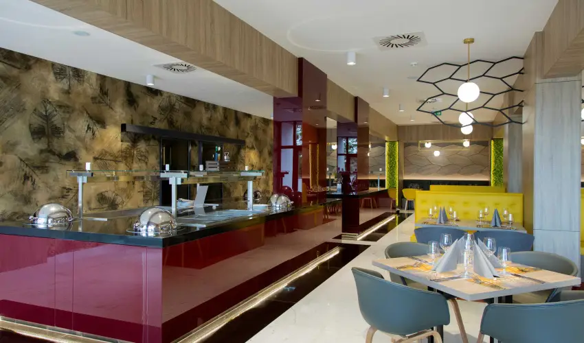 Avar Hotel M�traf�red - Augusztus 20.