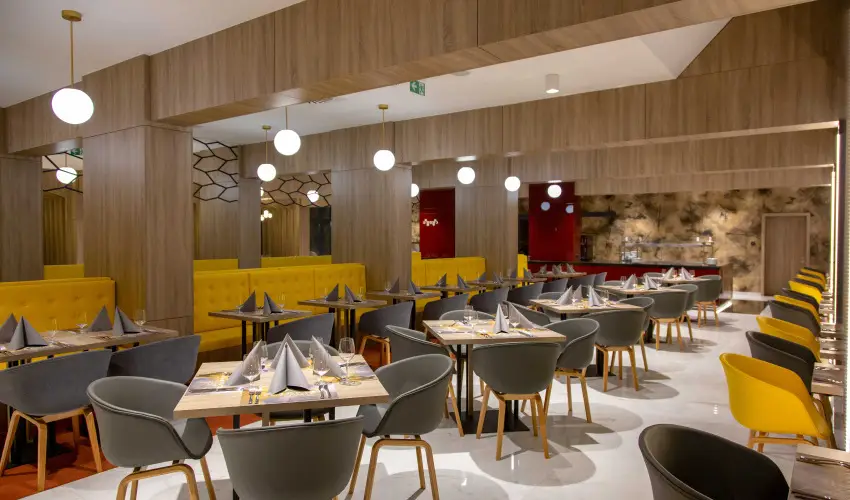 Avar Hotel M�traf�red - Augusztus 20.