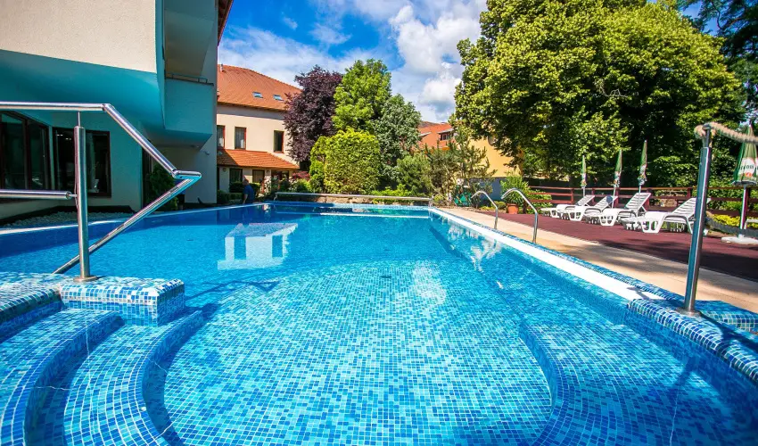 Hotel Bassiana Srvr - Augusztus 20. (min. 3 j)