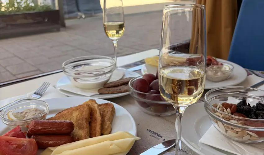 Hotel Bassiana S�rv�r - Augusztus 20. (min. 2 �j)