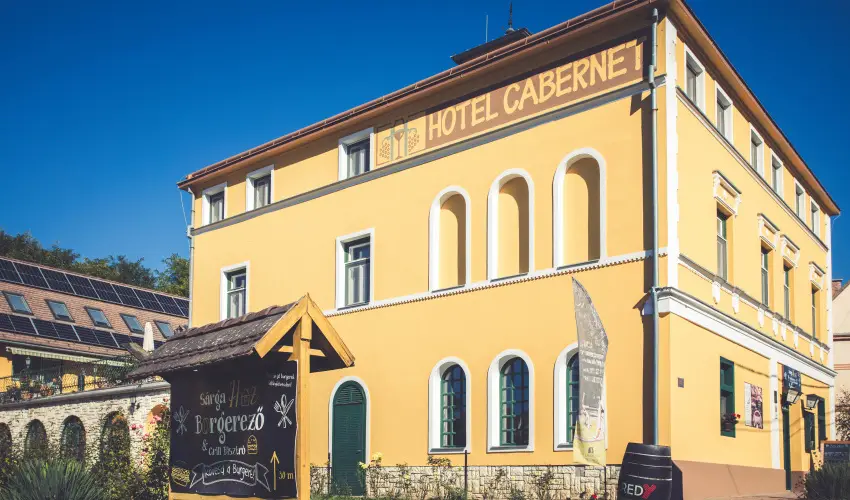 Hotel Cabernet Vill�nyk�vesd - Augusztus 20.