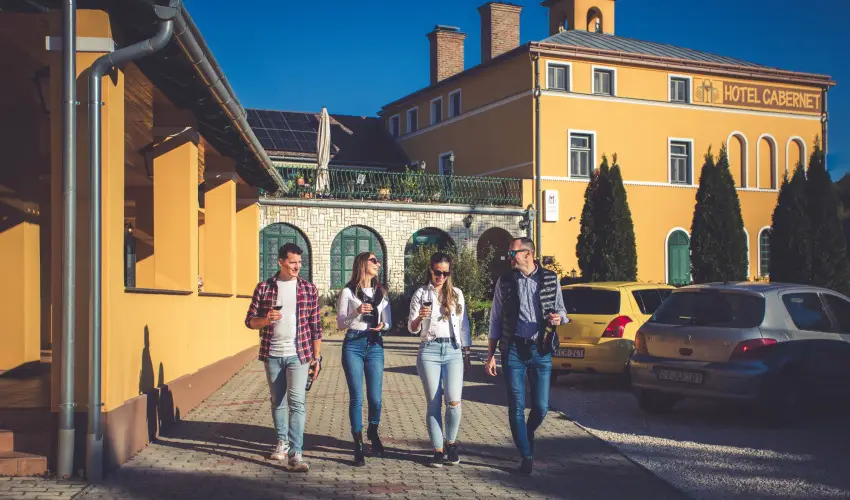 Hotel Cabernet Vill�nyk�vesd - Augusztus 20.