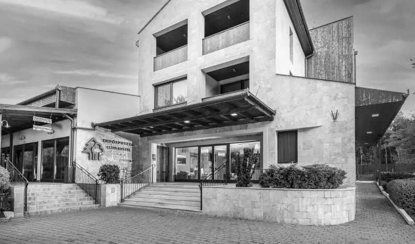 Erd�spuszta Club Hotel Debrecen - Vir�gkarnev�l Erd�spuszt�n