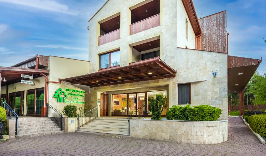 Erd�spuszta Club Hotel Debrecen - Augusztus 20.