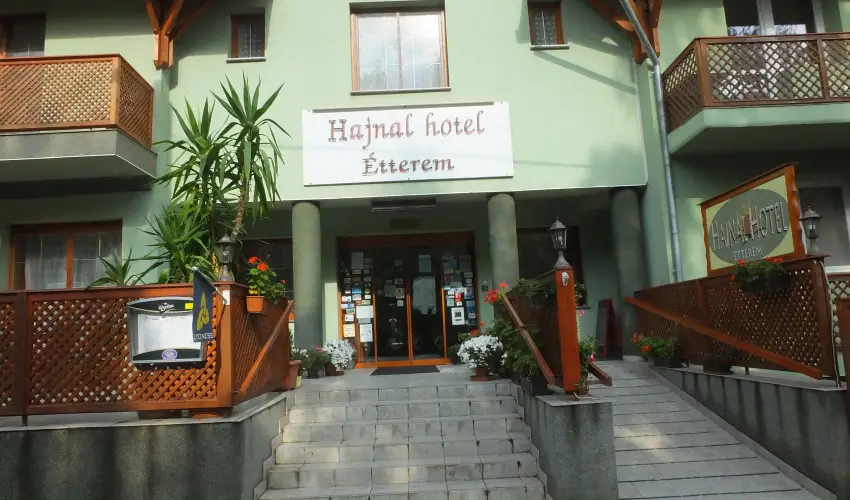 Hajnal Hotel Mez�k�vesd - Augusztus 20.