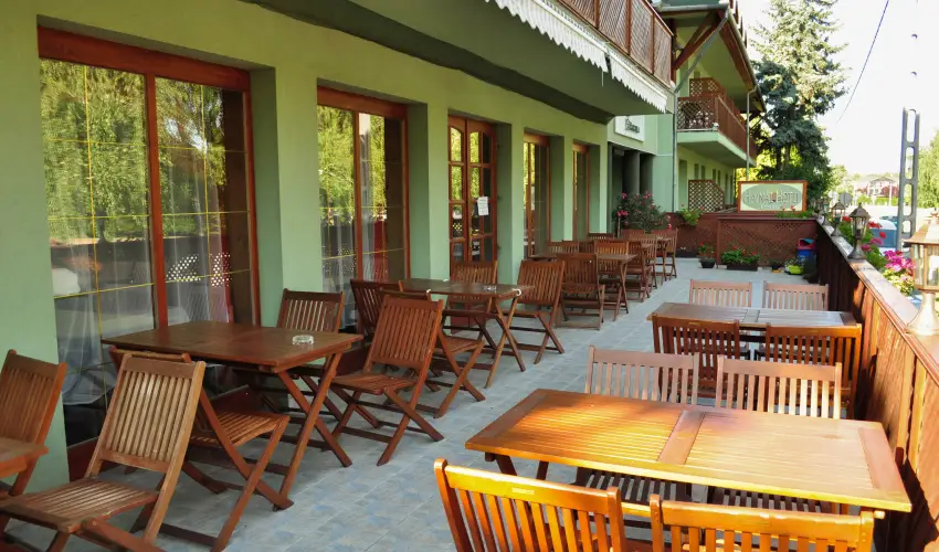 Hajnal Hotel Mez�k�vesd - Augusztus 20.