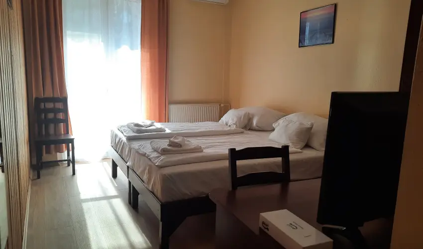 Hajnal Hotel Mez�k�vesd - Augusztus 20.