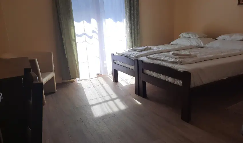 Hajnal Hotel Mez�k�vesd - Augusztus 20.