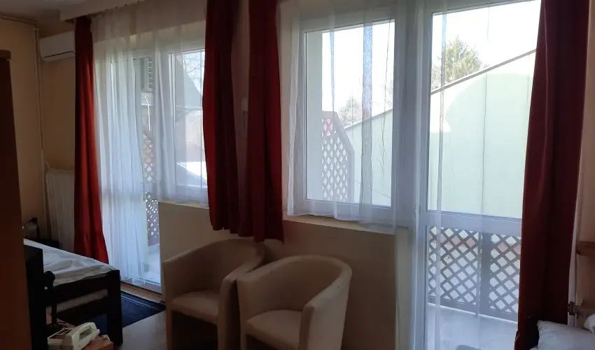 Hajnal Hotel Mez�k�vesd - Augusztus 20.