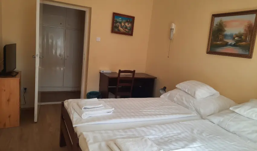 Hajnal Hotel Mez�k�vesd - Augusztus 20.