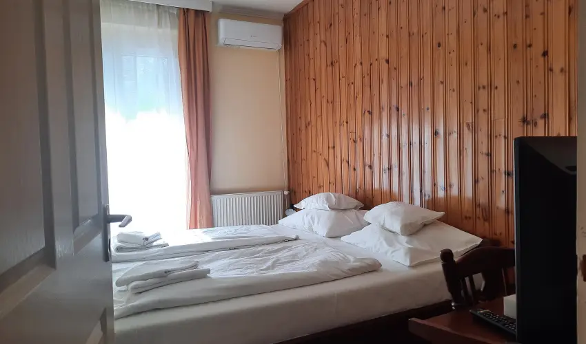 Hajnal Hotel Mez�k�vesd - Augusztus 20.