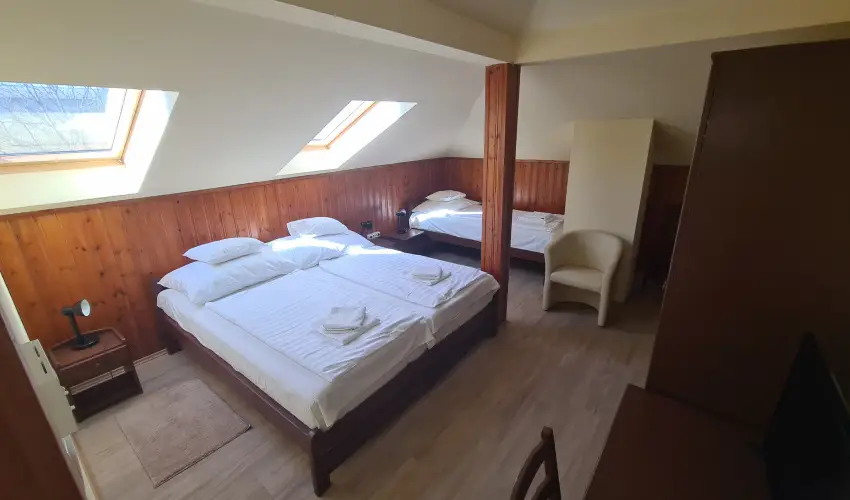 Hajnal Hotel Mez�k�vesd - Augusztus 20.