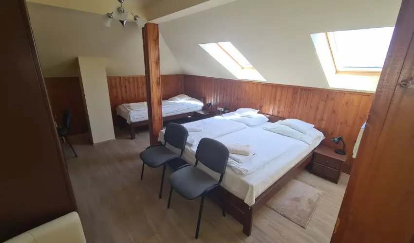 Hajnal Hotel Mez�k�vesd - Augusztus 20.