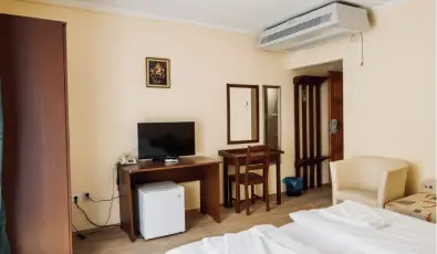 Hajnal Hotel Mez�k�vesd