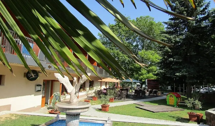 Hotel Hal�szkert Badacsony - Augusztus 20. (min. 2 �j)