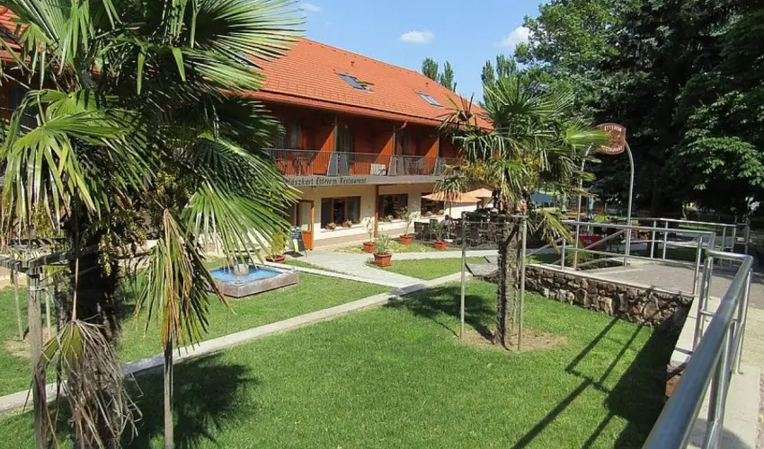 Hotel Hal�szkert Badacsony - Augusztus 20. (min. 2 �j)