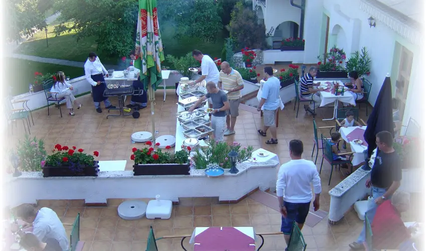 Hasik Hotel D�br�nte - Augusztus 20.