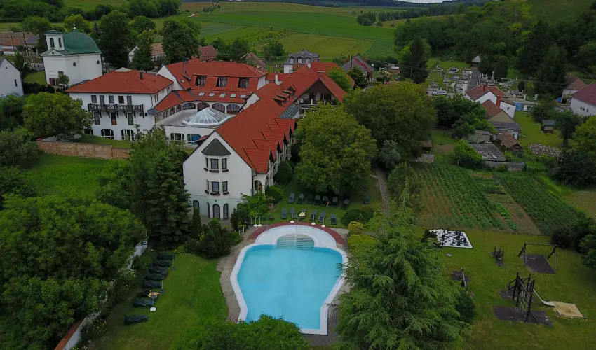 Hasik Hotel D�br�nte - Augusztus 20.