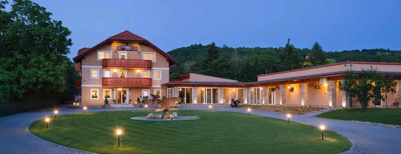 Hotel Honti Wellness s Konferencia Szlloda Visegrd - Augusztus 20. (min. 3 j)