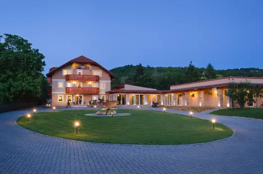 Hotel Honti Wellness �s Konferencia Sz�lloda - Augusztus 20.