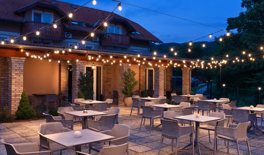 Hotel Honti Wellness s Konferencia Szlloda Visegrd - Augusztus 20. (min. 3 j)