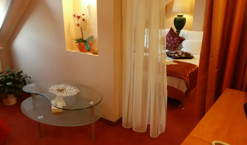 Hotel Isabell Gy�r - Augusztus 20.