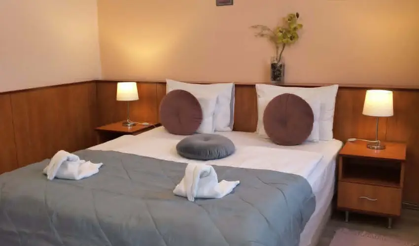 Hotel Isabell Gy�r - Augusztus 20.