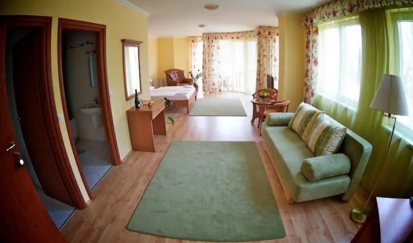 Hotel Jrja Hajdszoboszl - Augusztus 20. (min. 3 j)