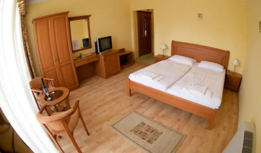 Hotel Jrja Hajdszoboszl - Augusztus 20. (min. 3 j)