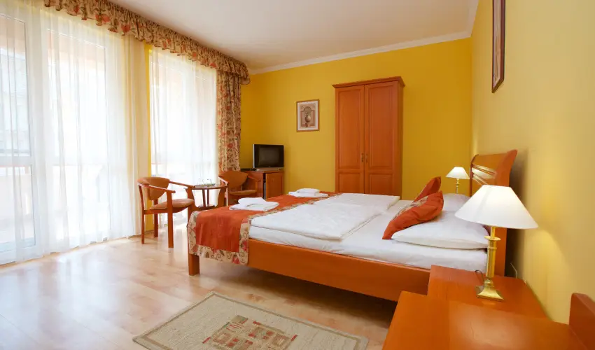 Hotel Jrja Hajdszoboszl - Augusztus 20. (min. 3 j)