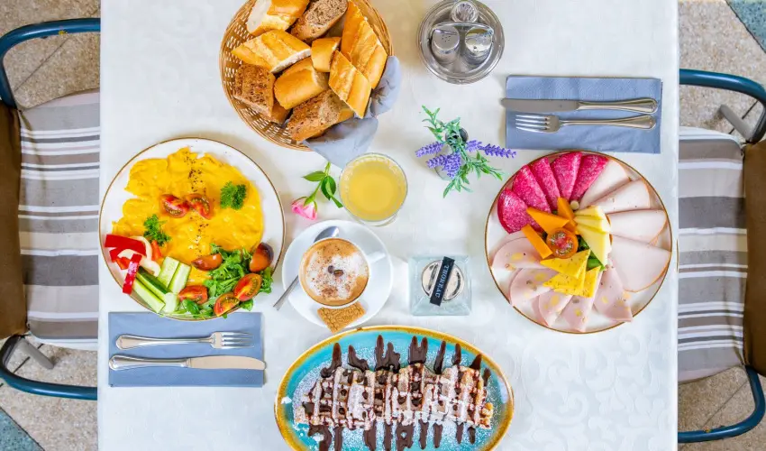 Hotel Kiss Tata - Augusztus 20.