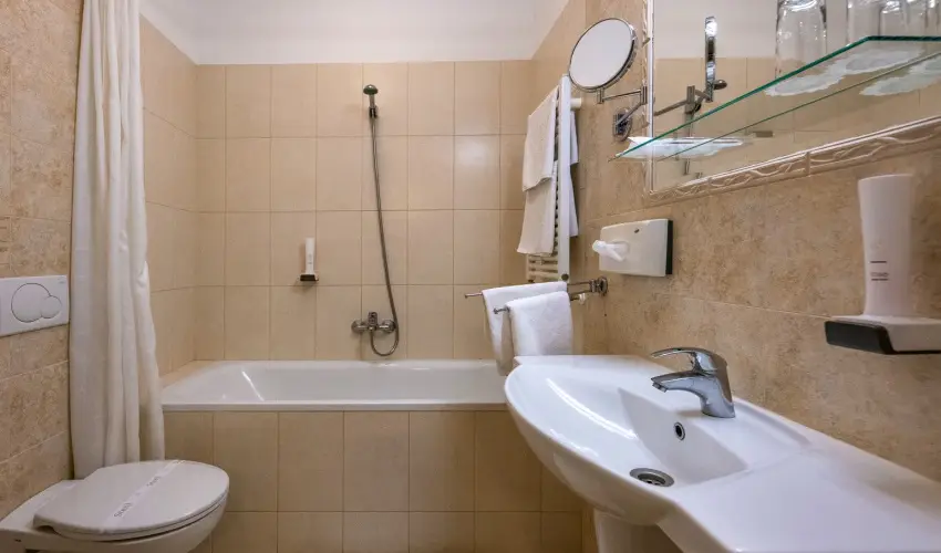 Hotel Kiss Tata - Augusztus 20.