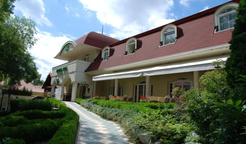 Hotel Kiss Tata - Augusztus 20.